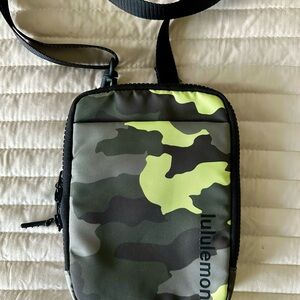 lululemon athletica Camouflage Belt Bag - Green and Black